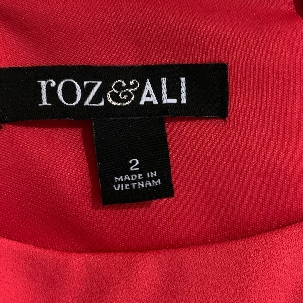 Roz & Ali Sleeveless Cut out Crew Neck Coral Midi Dress. Size 2 - Picture 3 of 8